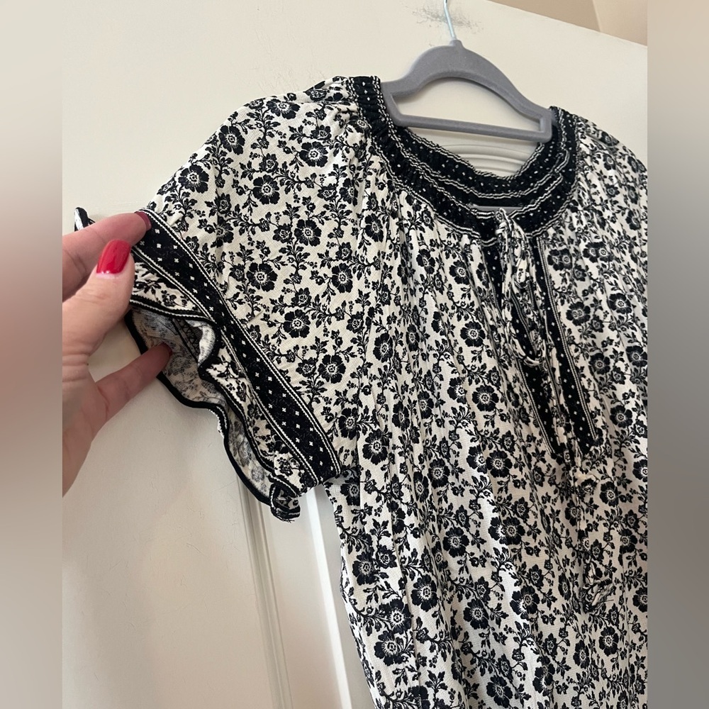 New!Max Studio Floral Black and White Women's Short Sleeve Blouse Various Sizes - Picture 5 of 16